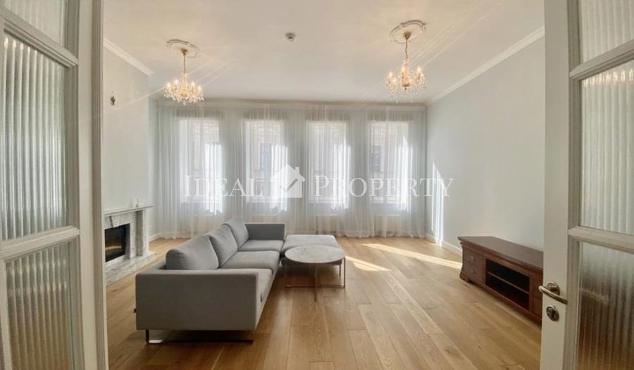  Exclusive apartment in prestigious quiet centre of Riga.