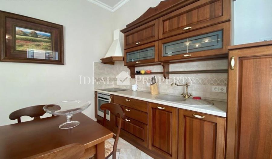  Exclusive apartment in prestigious quiet centre of Riga.