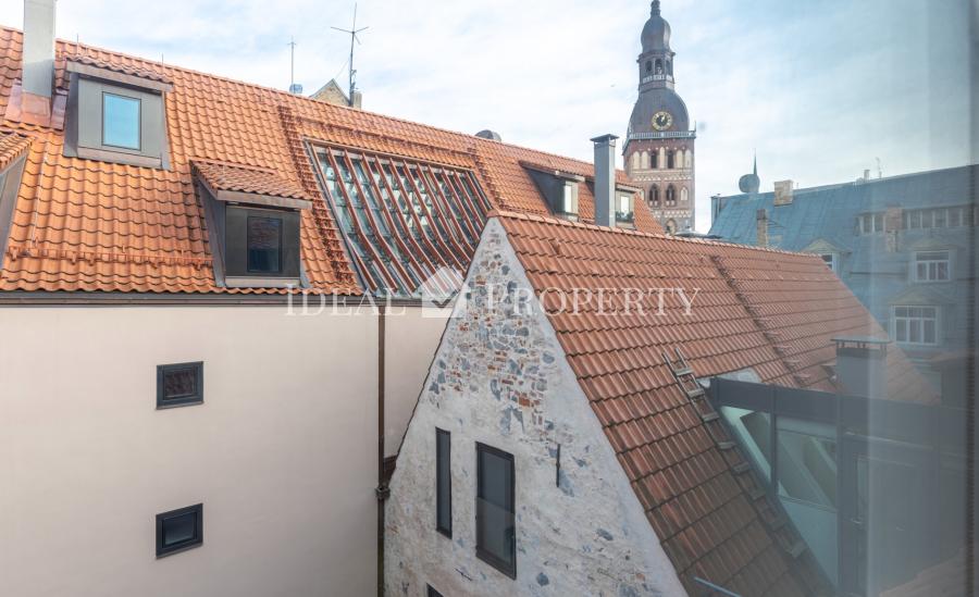 We offer for long-term rent or sale a beautiful apartment in the Old Town.