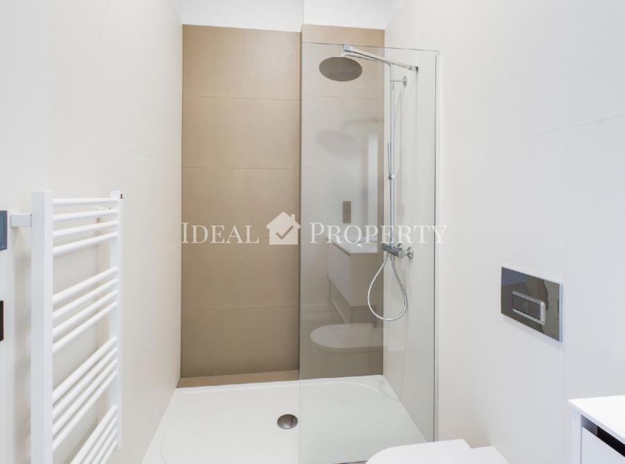 We offer for sale a new apartment in a renovated building in the city center.