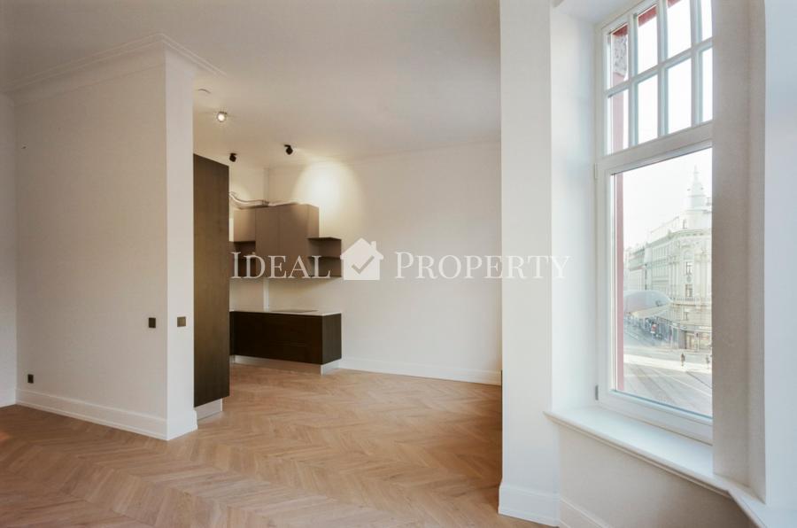 We offer for sale a new apartment in a renovated building in the city center.