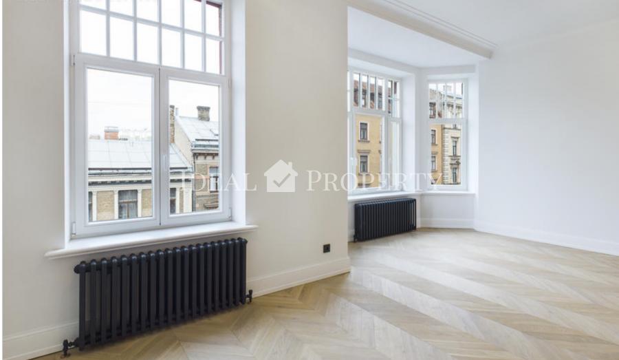 We offer for sale a new apartment in a renovated building in the city center.