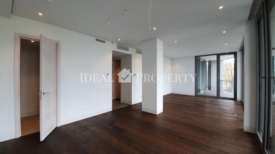 For sale a spacious apartment in a new project in the city center.