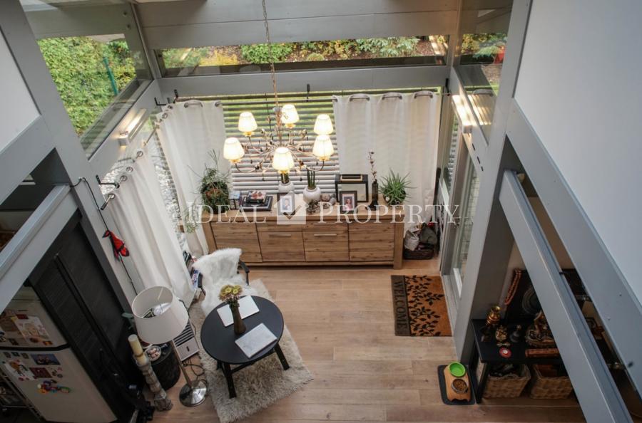 Мы предлагаем современный, полностью меблированный частный дом в благоустроенной Салиене.