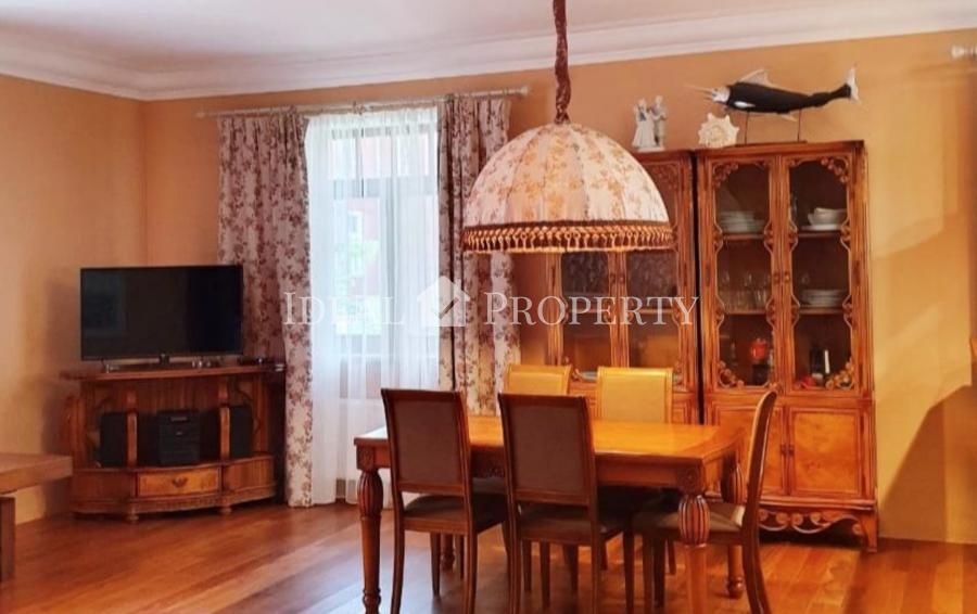 We offer for long-term rent a private house in the central part of Jurmala.