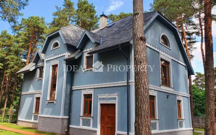 We offer for long-term rent a private house in the central part of Jurmala.