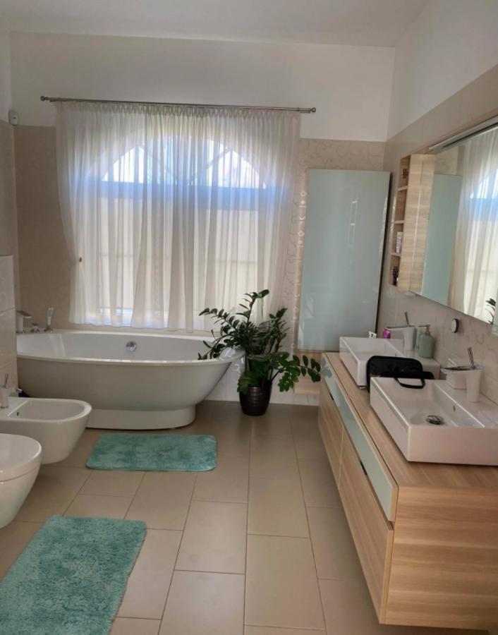 Частный дом в Дрейлини предлагается в долгосрочную аренду.