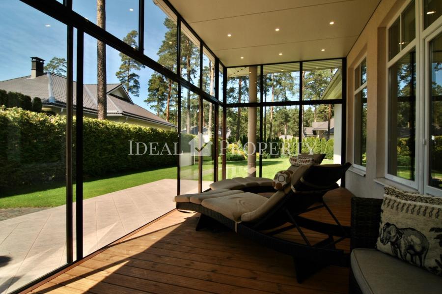 Lieliska māja prestižā ciematā Buciņi, 5 minūšu brauciena attālumā no Rīgas robežas.