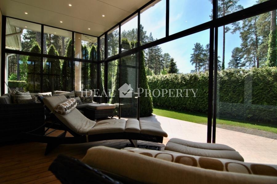 Lieliska māja prestižā ciematā Buciņi, 5 minūšu brauciena attālumā no Rīgas robežas.