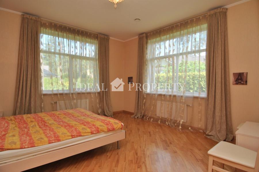 Lieliska māja prestižā ciematā Buciņi, 5 minūšu brauciena attālumā no Rīgas robežas.