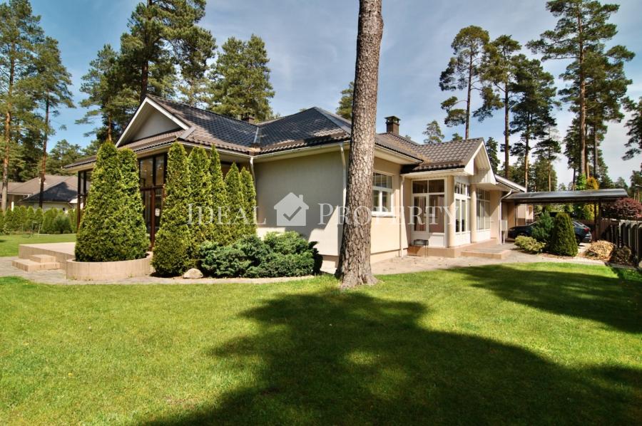 Lieliska māja prestižā ciematā Buciņi, 5 minūšu brauciena attālumā no Rīgas robežas.