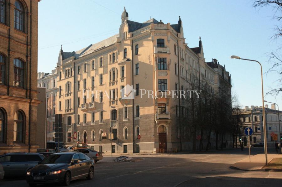 We offer for sale the building in the center of Riga.