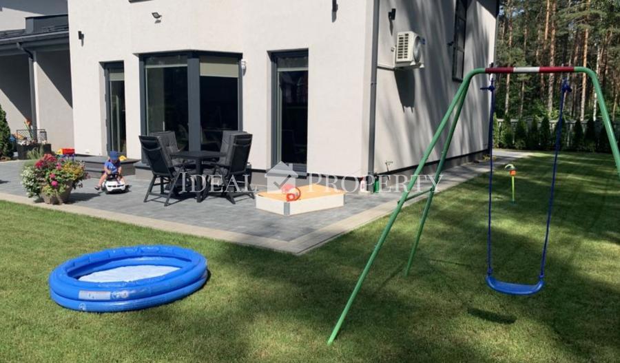 Piedāvajam izīrēt jaunu māju (dviņu mājas) skaistā vietā Valteros.