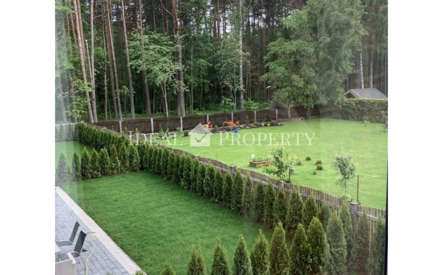 Piedāvajam izīrēt jaunu māju (dviņu mājas) skaistā vietā Valteros.