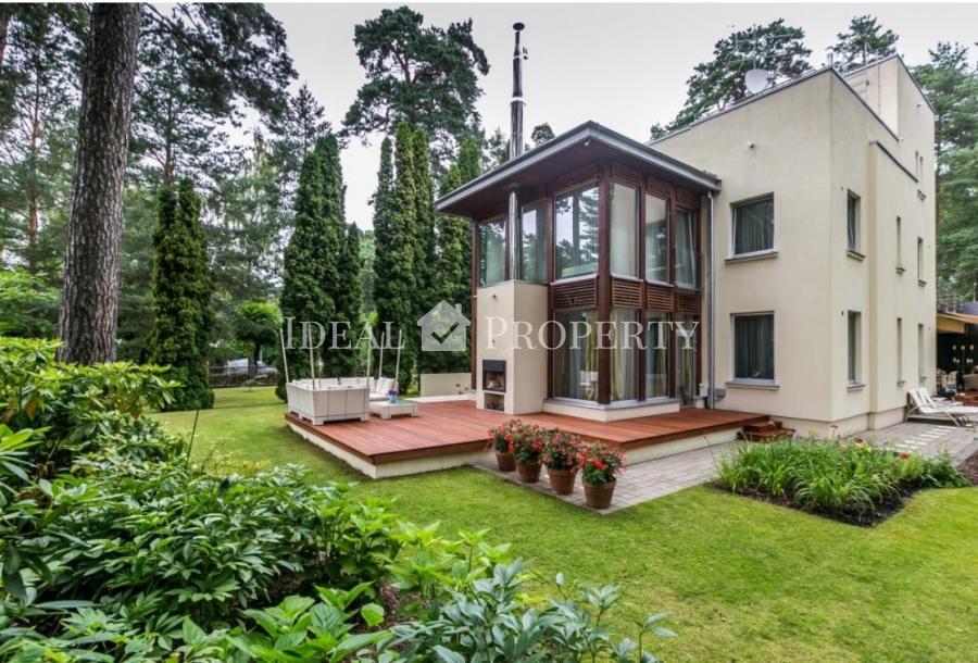 In offer for long term rent a spacious and modern residence at the centre of Jurmala. 