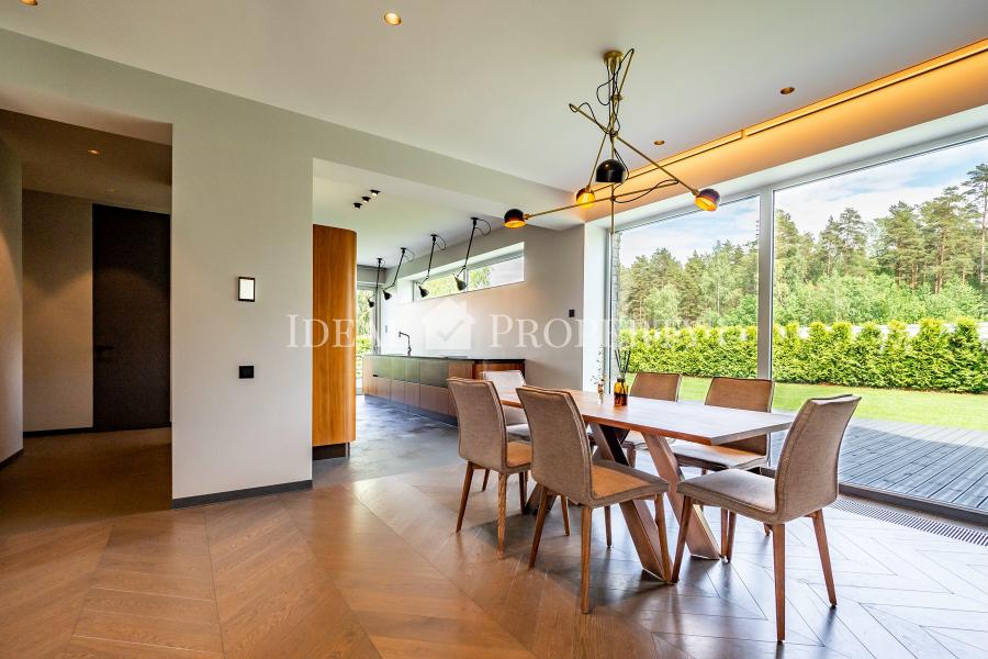 Well-maintained villa in the exclusive village in Tauren for sale.