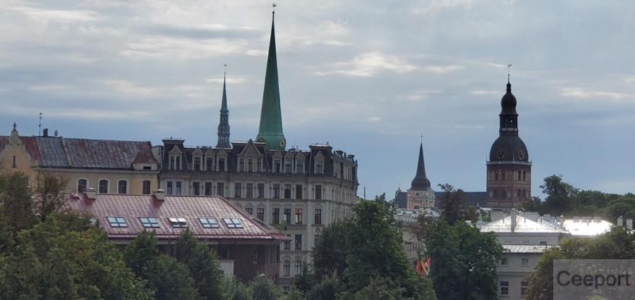 Uzīre labiekārtots 3 istabu dzīvoklis jaunajā projektā Centra Nams.