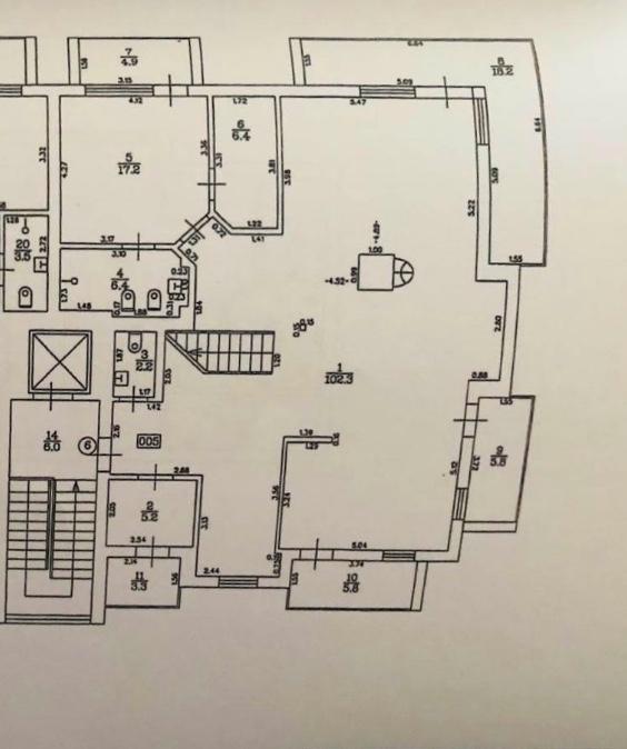 We offer for sale an exclusive, two-level apartment in an elite club house with a large green area and access to the lake.