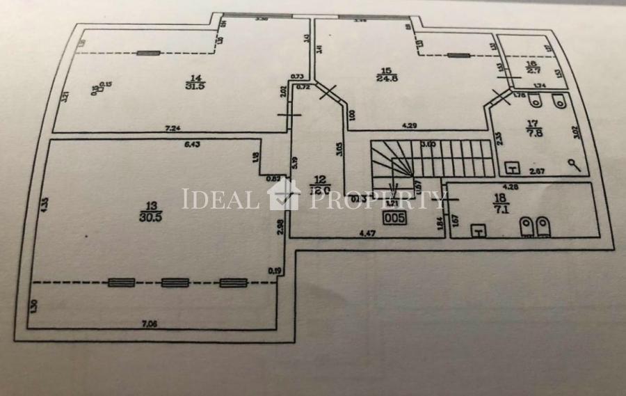 We offer for sale an exclusive, two-level apartment in an elite club house with a large green area and access to the lake.