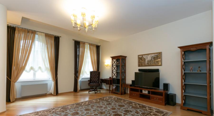 For rent we offer an exclusive 4-rooms apartment in the heart of Old Town in Riga.