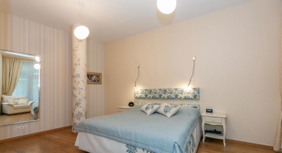 For rent we offer an exclusive 4-rooms apartment in the heart of Old Town in Riga.