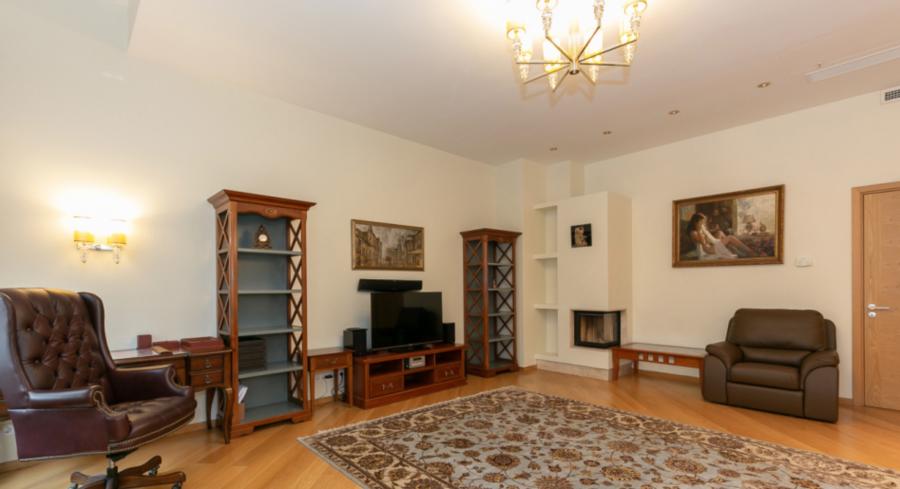 For rent we offer an exclusive 4-rooms apartment in the heart of Old Town in Riga.