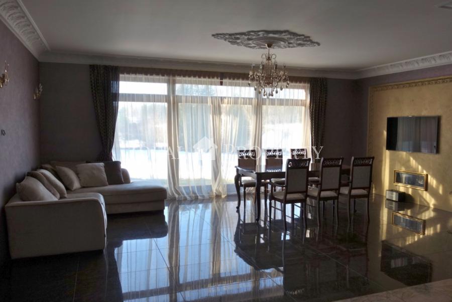 For sale a beautiful and cozy house on the lake in an elite village. 