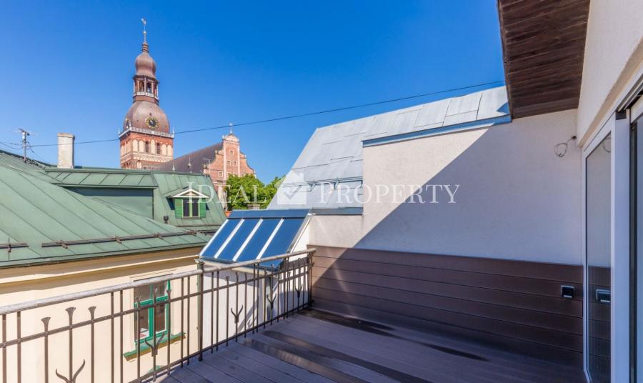 For sale an exclusive apartment with fireplace and terrace in Old town.