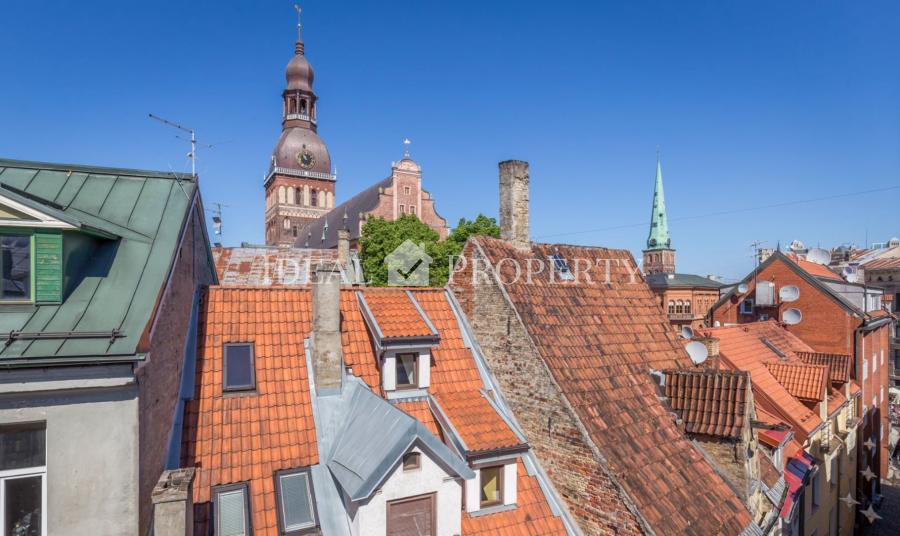 For sale an exclusive apartment with fireplace and terrace in Old town.