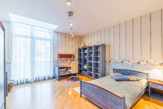 Вилла с видом на море в Юрмале на первой линии.