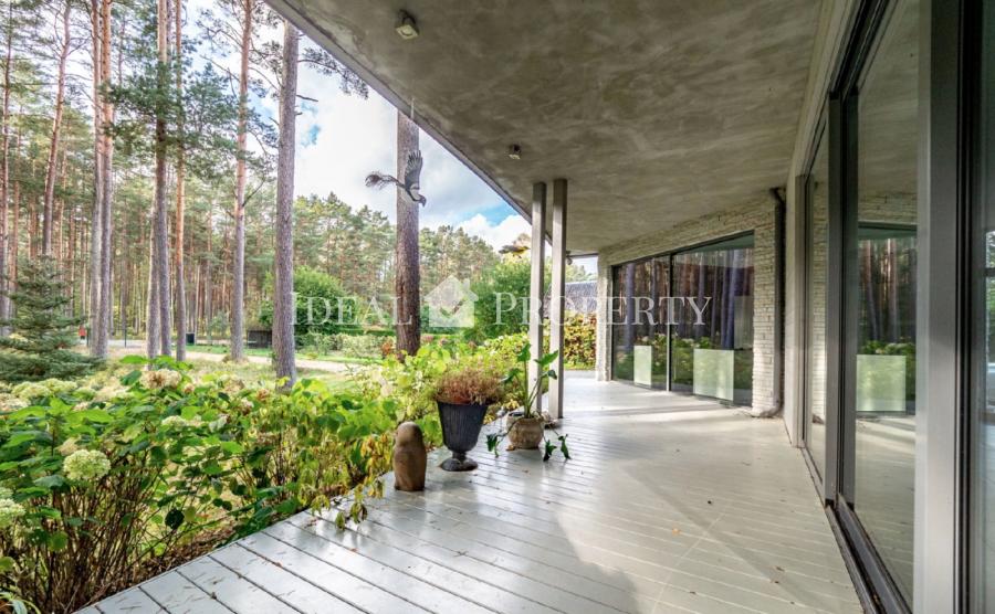 For sale / rent  is a modern house in Jurmala, with a wonderful spacious plot of land with evergreen pines.