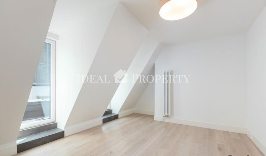 A sunny 3-room apartment is for rent  in an exclusive closed type new project in a quiet center.