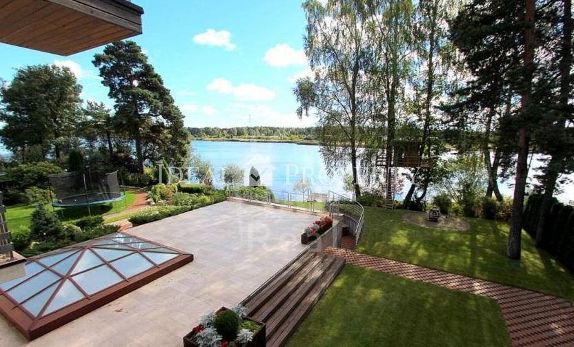 We offer to buy spacious private house in Jurmala, on Piekrastes street,located on the bank of river Lielupe . We offer to buy spacious private house in Jurmala, on Piekrastes street,located on the bank of river Lielupe .