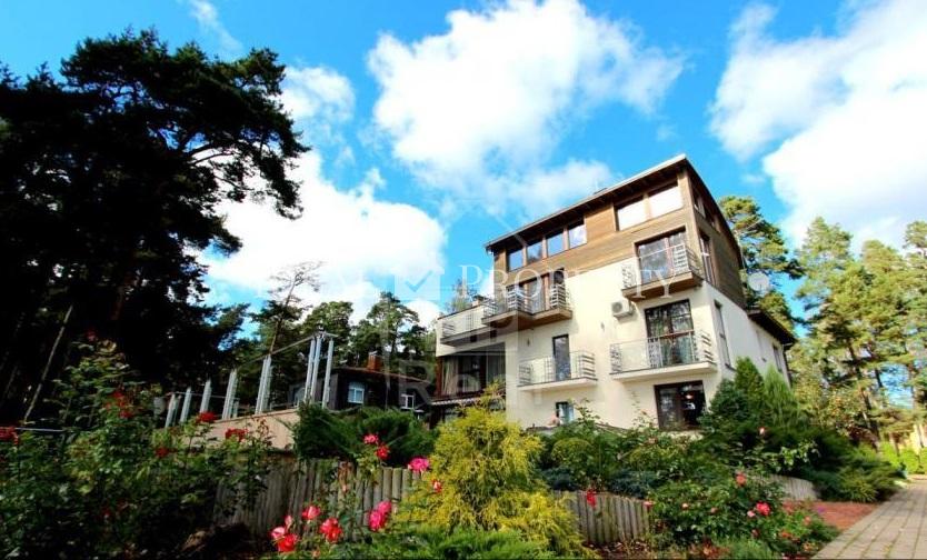 We offer to buy spacious private house in Jurmala, on Piekrastes street,located on the bank of river Lielupe . We offer to buy spacious private house in Jurmala, on Piekrastes street,located on the bank of river Lielupe .