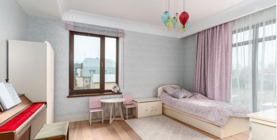 Piedāvāju ilgtermiņa īrei mājas pirmajā rindā ciematā 