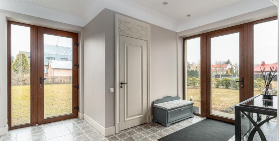 Piedāvāju ilgtermiņa īrei mājas pirmajā rindā ciematā 