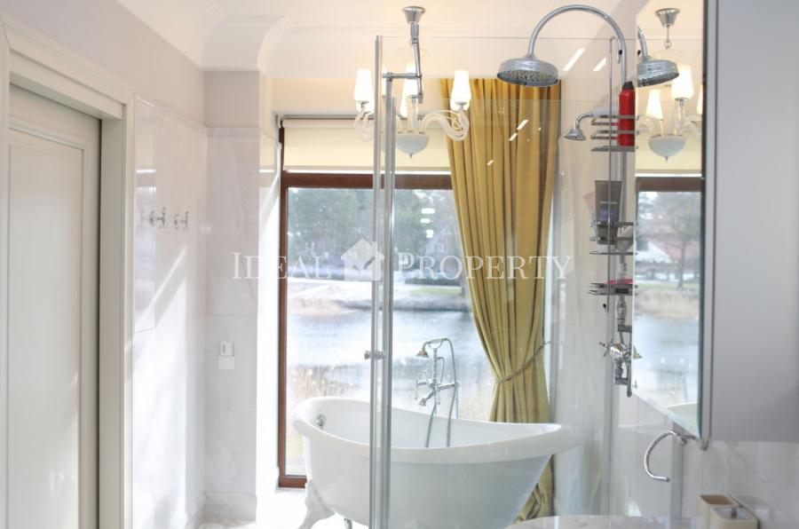 Piedāvāju ilgtermiņa īrei mājas pirmajā rindā ciematā 