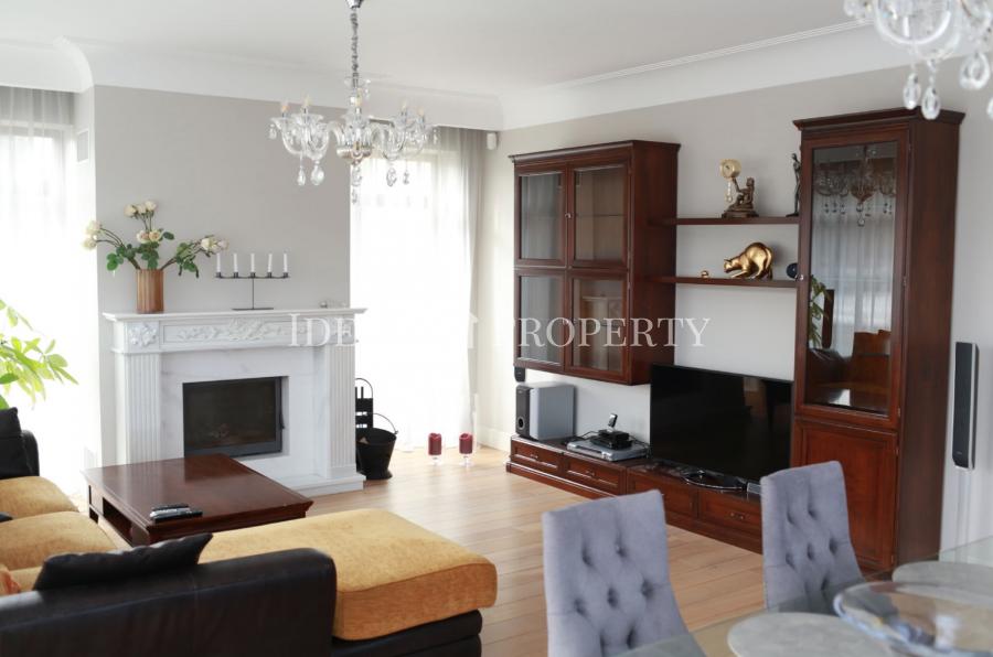 Piedāvāju ilgtermiņa īrei mājas pirmajā rindā ciematā 