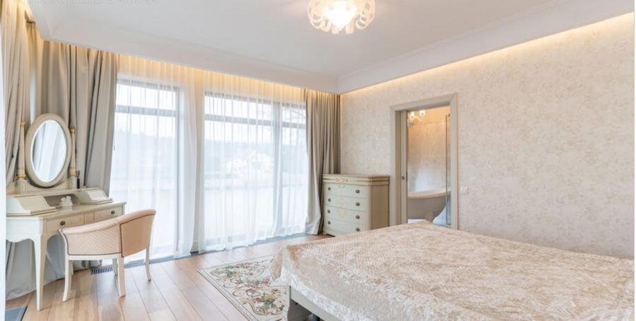 Piedāvāju ilgtermiņa īrei mājas pirmajā rindā ciematā 