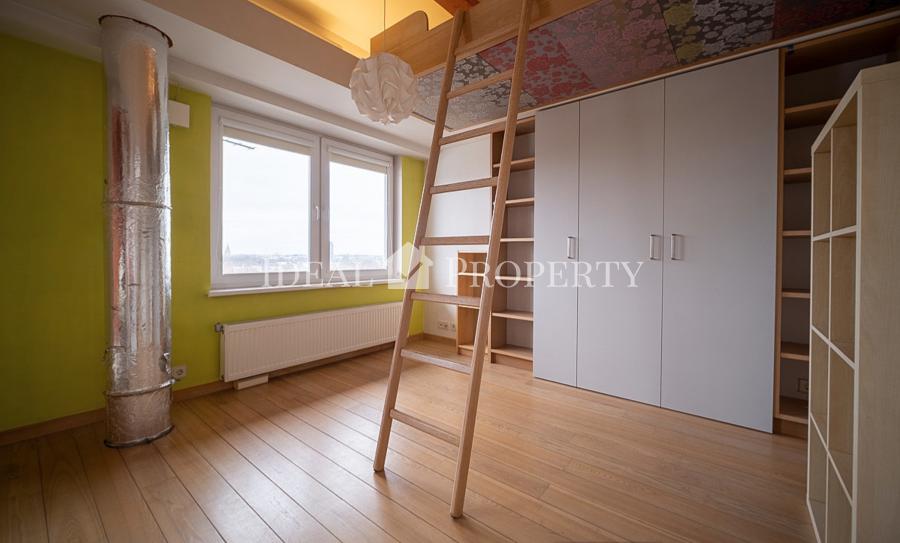 For Rent 3-level apartment with a panoramic view of the Old Town.