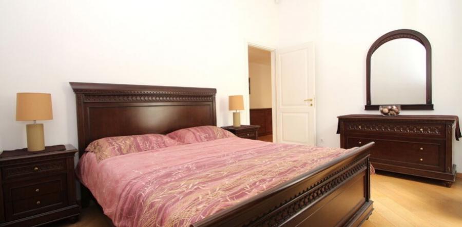 For rent comfortable 3 rooms apartment in the city center .