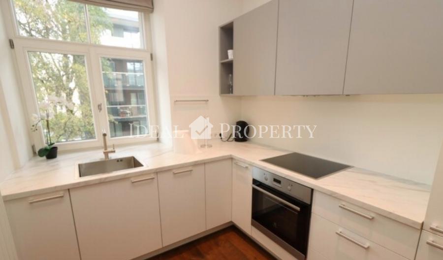 A bright, spacious two-room apartment in the new project J5 is for rent.