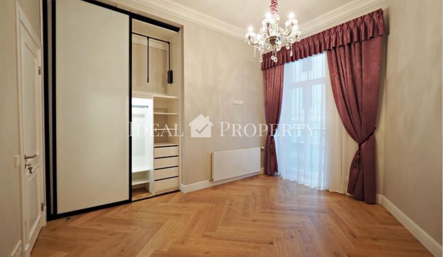 Exclusive and modern high-quality spacious 5-room apartment for rent in a Renovated and exclusive building next to the parks.