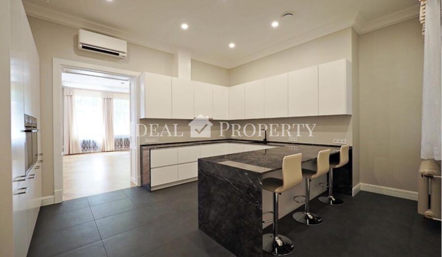 Exclusive and modern high-quality spacious 5-room apartment for rent in a Renovated and exclusive building next to the parks.