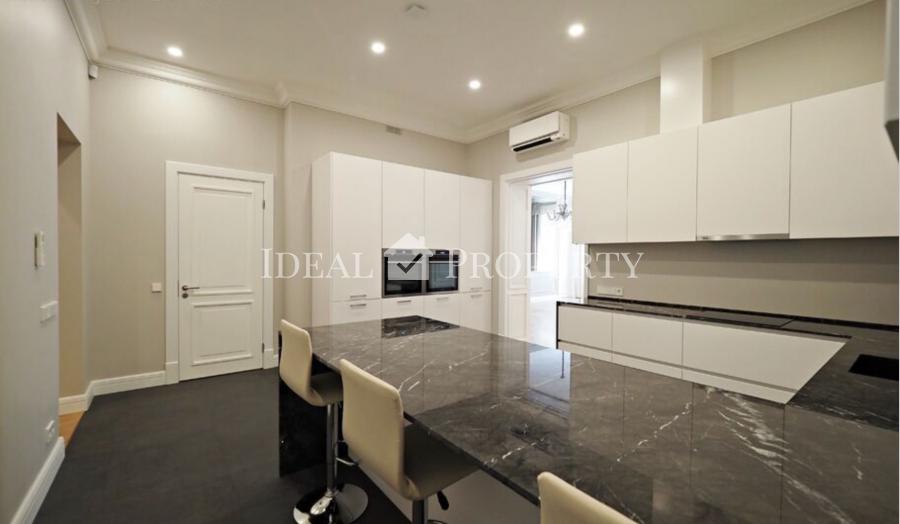 Exclusive and modern high-quality spacious 5-room apartment for rent in a Renovated and exclusive building next to the parks.