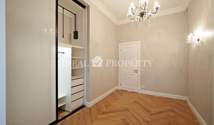 Exclusive and modern high-quality spacious 5-room apartment for rent in a Renovated and exclusive building next to the parks.