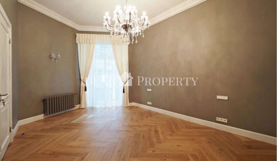 Exclusive and modern high-quality spacious 5-room apartment for rent in a Renovated and exclusive building next to the parks.