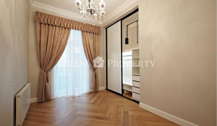 Exclusive and modern high-quality spacious 5-room apartment for rent in a Renovated and exclusive building next to the parks.