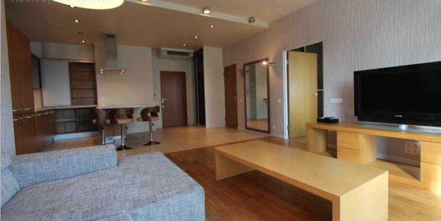 A superior 2-bedroom apartment  is situated in the cozy quiet part of Quite Center.