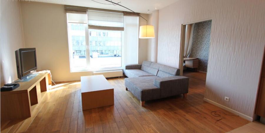 A superior 2-bedroom apartment  is situated in the cozy quiet part of Quite Center.